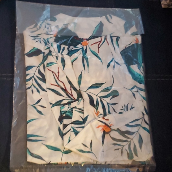 Bernie Dexter Royal Crown Tie Top in Parrot Print - Picture 6 of 15